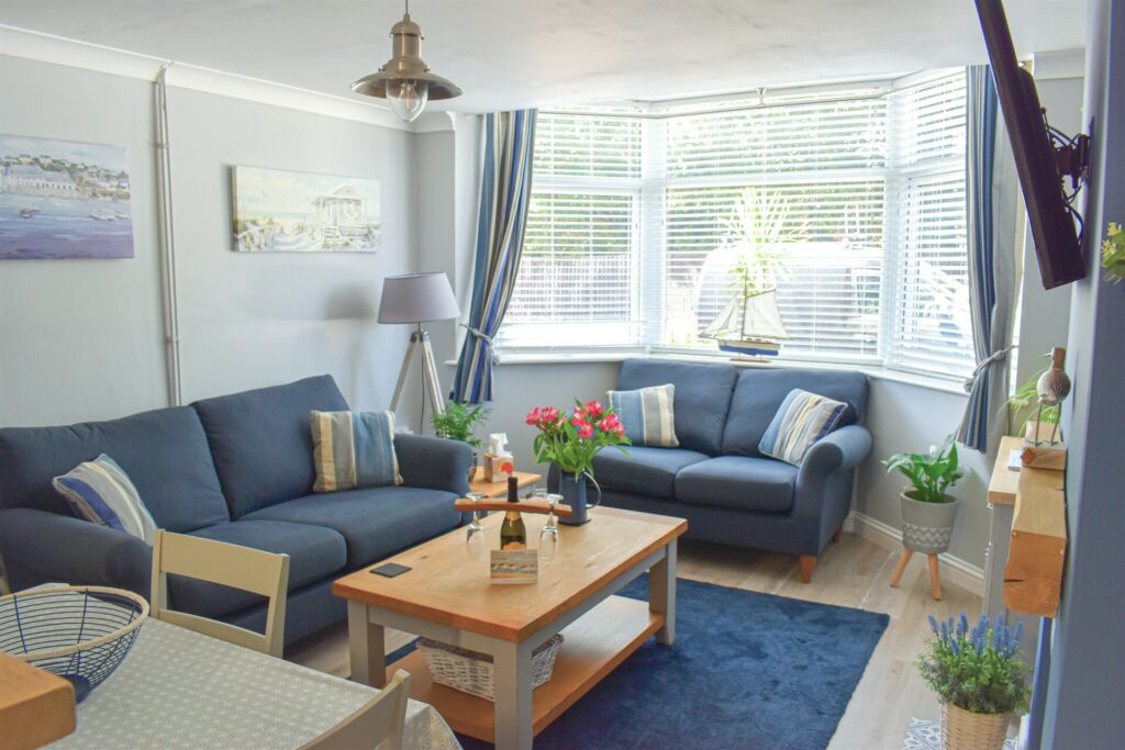 Sandpiper living room| luxiry dog friendly self catering accommodation on the Suffolk coast