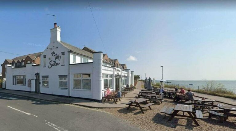 The Jolly Sailors pub Pakefield Suffolk coast | Suffolk Coastal Escapes | Luxury dog-friendly self-catering accommodation on the Suffolk coast