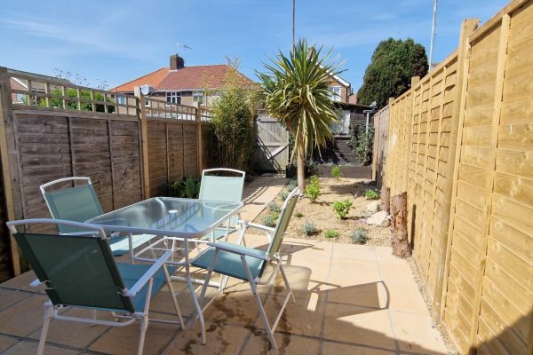 Curlew Cottage garden | Suffolk Coastal Escapes | dog friendly self catering accommodation on the Suffolk coast.