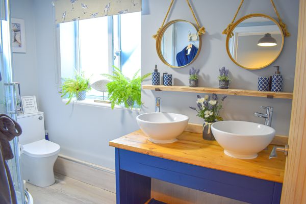 Avocet bathroom | dog friendly self catering accommodation on the Suffolk Coast