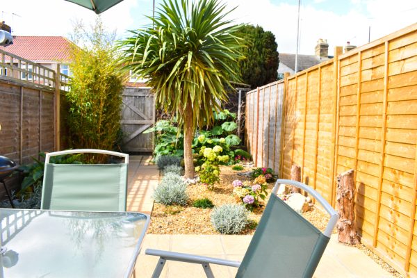 Curlew Cottage garden | Suffolk Coastal Escapes | dog friendly holiday cottage on the Suffolk coast