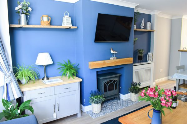 Sandpiper open plan living and dining area | dog friendly self catering accommodation on the Suffolk Coast